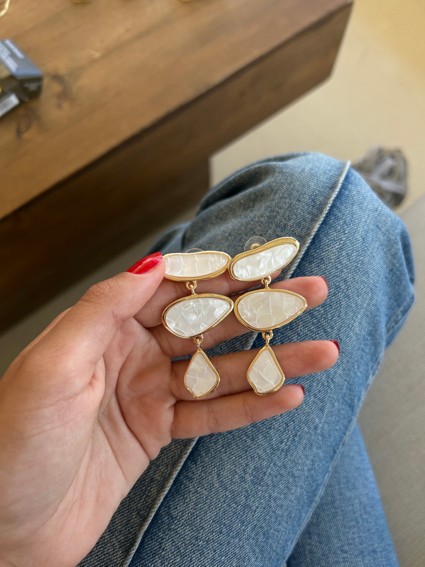 Beyaz mermer sallantı küpe