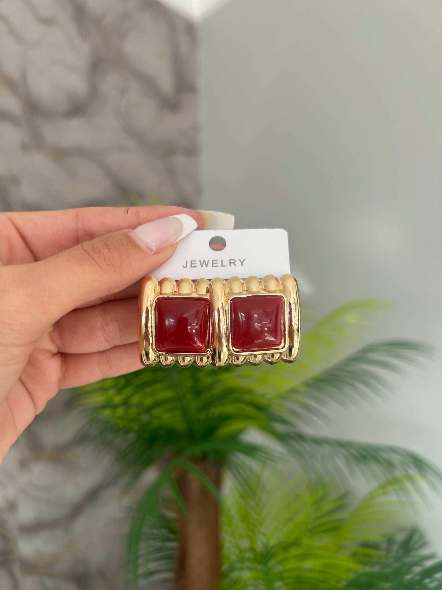 Bordo mineli küpe